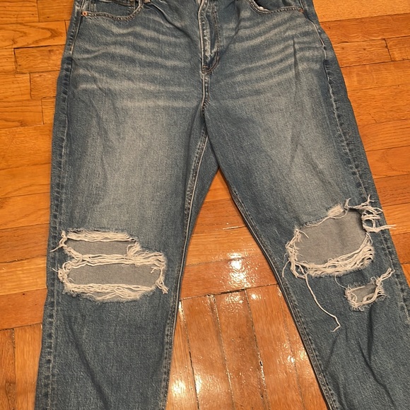 American Eagle Strigid Ripped Mom Jeans in Medium Wash - Picture 3 of 10